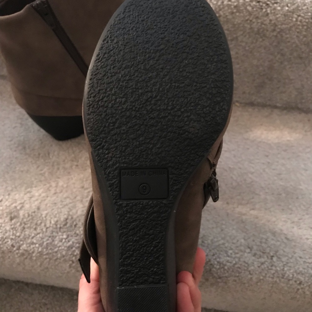 American Rag Booties - Picture 2 of 2